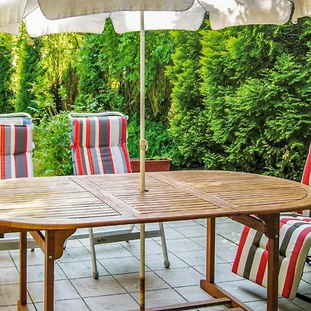 3 Bedroom Cozy Home In Kaminsko Holiday home Kaminsko
